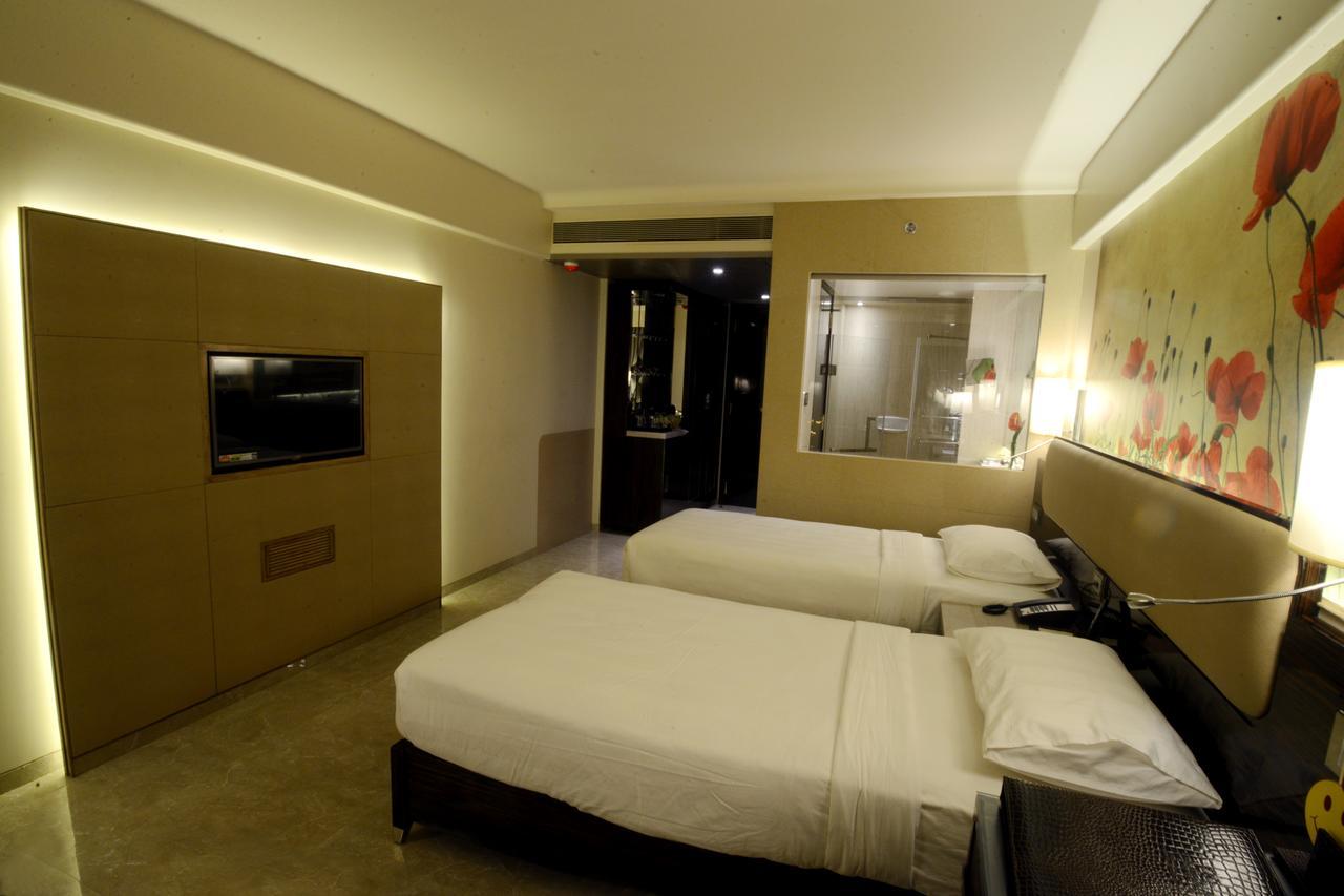Sai Palace Grand, Malad Мумбаї Екстер'єр фото