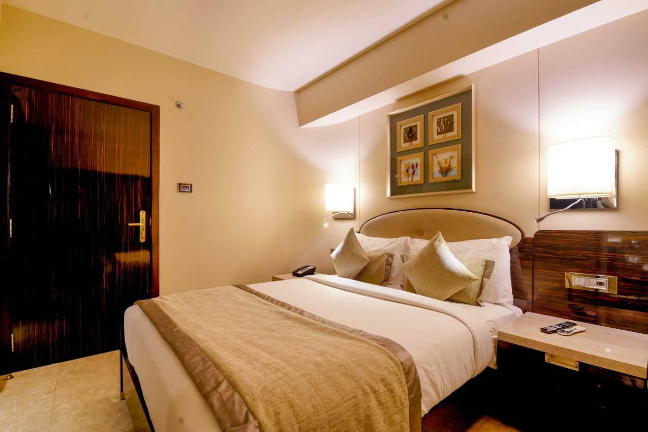 Sai Palace Grand, Malad Мумбаї Екстер'єр фото